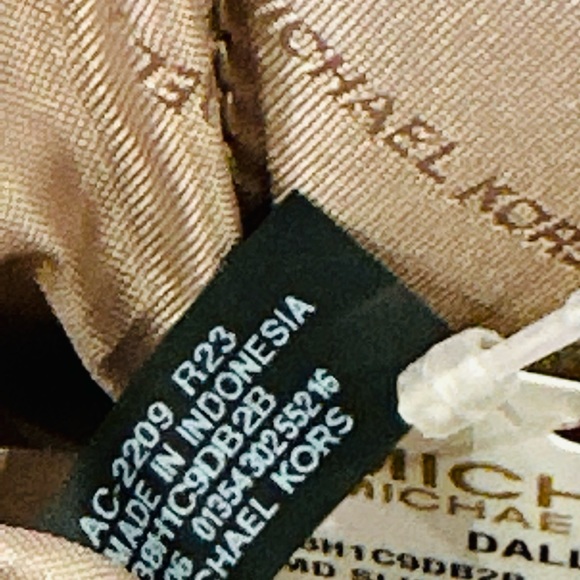 Michael Kors signature medium slim backpack sage NWT Authentic - Picture 8 of 11